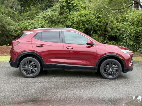 Used 2024 Buick Encore GX Sport Touring FWD image 2