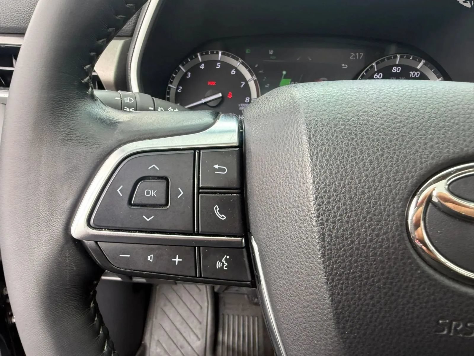 Used 2021 Toyota Highlander XLE AWD/4WD image 18