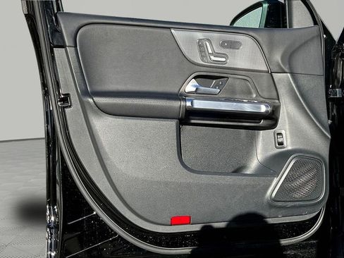 Used 2023 Mercedes-Benz GLB 250 image 19