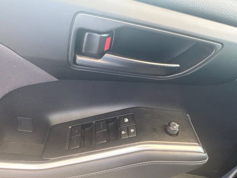 Used 2023 Toyota Highlander LE FWD image 5