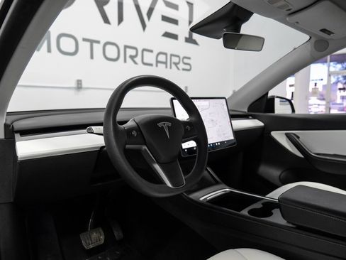 Used 2021 Tesla Model Y Long Range image 3