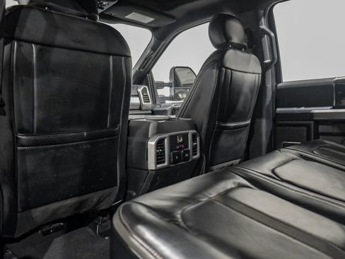 Used 2021 Ford F250 Platinum w/ FX4 Off-Road Package image 38