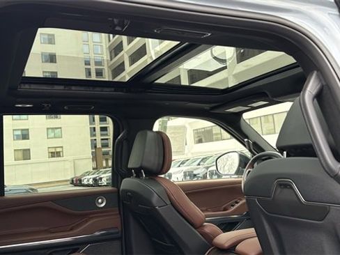 New 2025 Lincoln Navigator L Reserve image 5