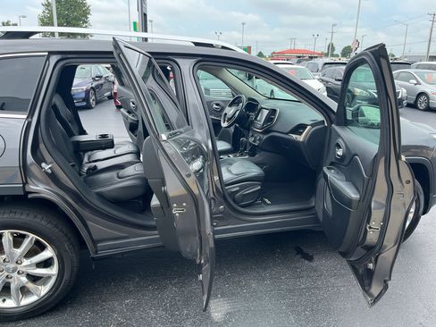 Used 2016 Jeep Cherokee Limited AWD/4WD image 40