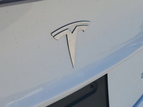 Used 2022 Tesla Model 3 Performance image 12