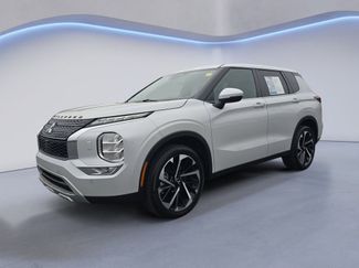 Used 2024 Mitsubishi Outlander SE video 1