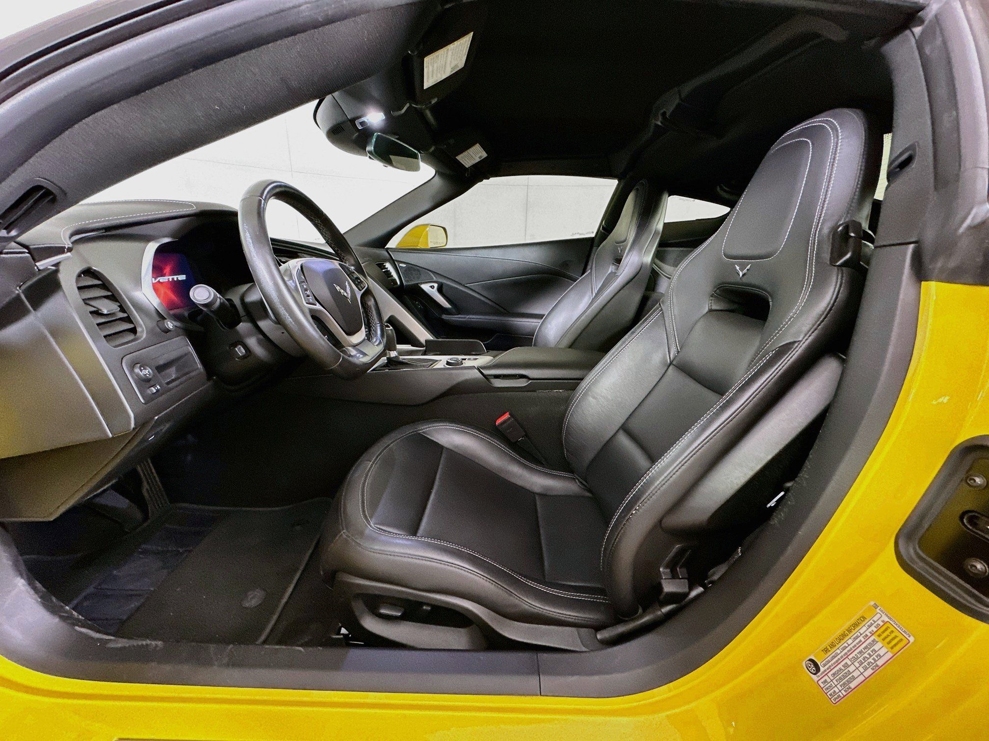 Used 2019 Chevrolet Corvette Stingray Coupe RWD image 13