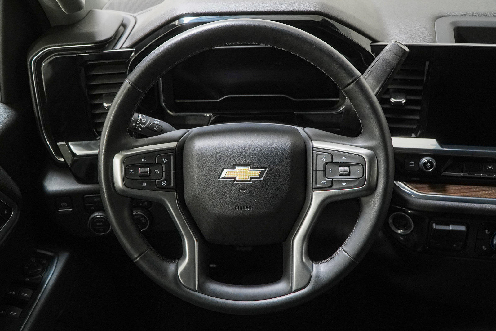 Used 2025 Chevrolet Silverado 1500 LT AWD/4WD image 24
