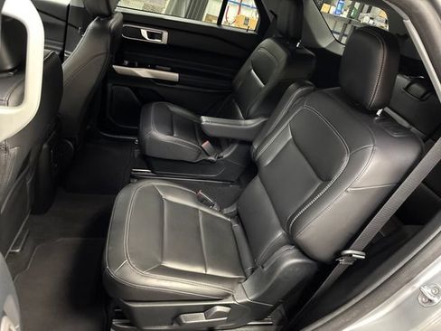 Used 2024 Ford Explorer XLT w/ Equipment Group 202A AWD/4WD image 38