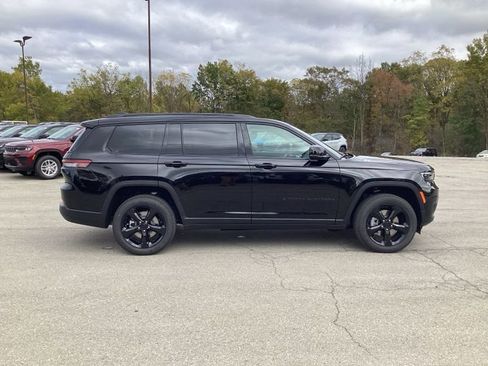 New 2025 Jeep Grand Cherokee L Altitude AWD/4WD image 8