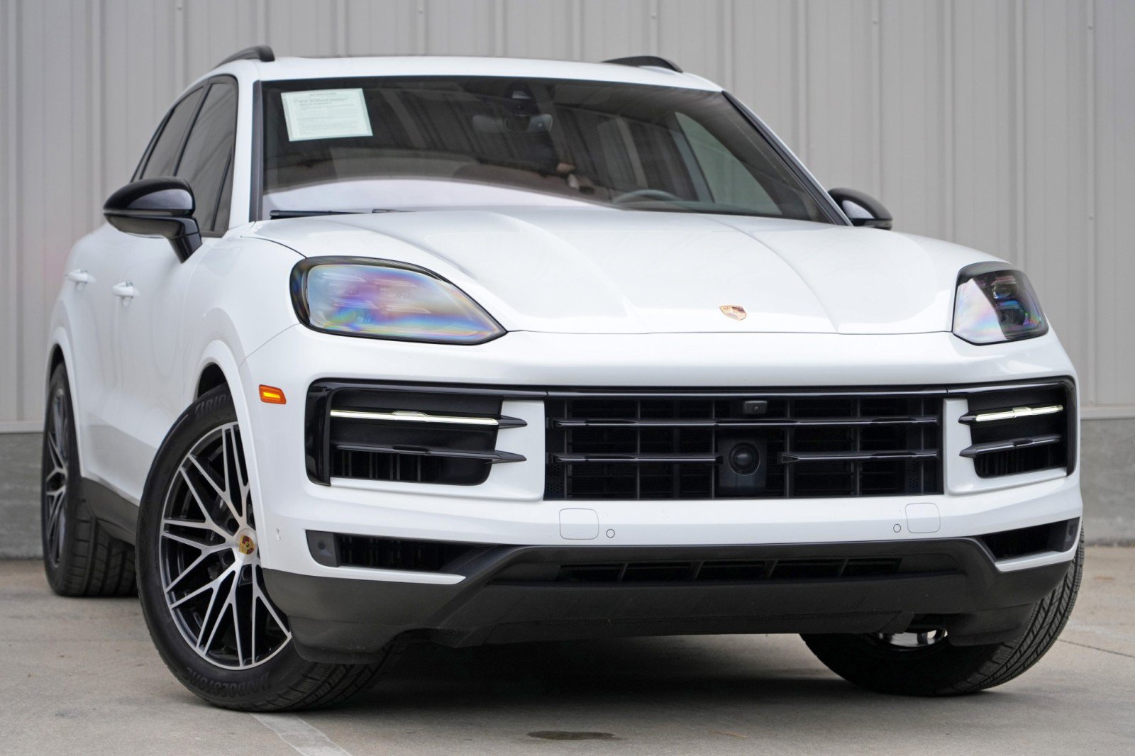 Used 2024 Porsche Cayenne AWD/4WD image 4