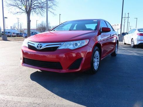 Used 2013 Toyota Camry LE image 3
