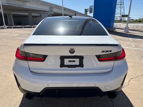 Used 2025 BMW 330i Sedan w/ M Sport Package RWD image 3