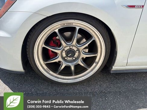 Used 2017 Volkswagen Golf 4-Door FWD image 8