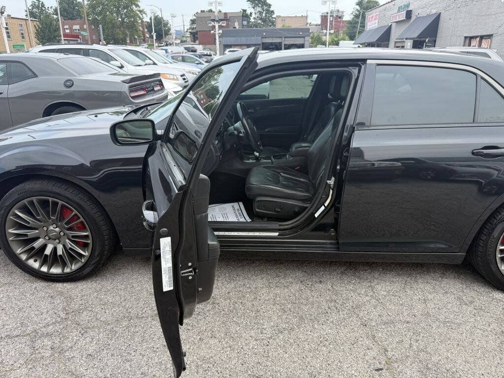 Used 2014 Chrysler 300 C RWD image 10