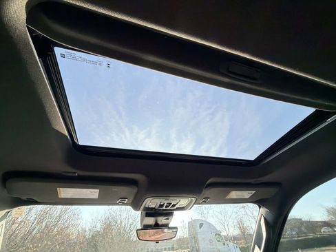 Used 2024 GMC Sierra 1500 AT4 w/ Technology Package image 21