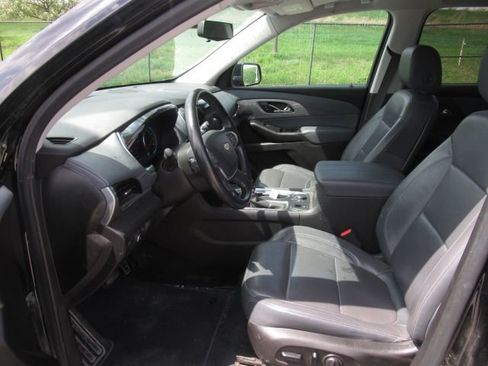 Used 2021 Chevrolet Traverse LT w/ LT Premium Package AWD/4WD image 3