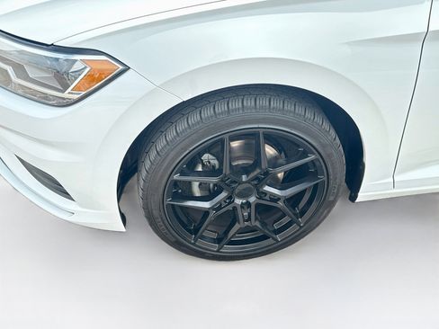 Used 2019 Volkswagen Jetta SE w/ Cold Weather Package FWD image 11