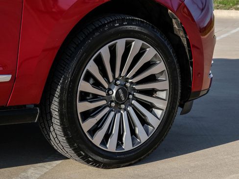 Used 2018 Lincoln Navigator Reserve w/ Technology Package image 72