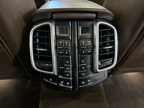 Used 2015 Porsche Cayenne Turbo w/ Premium Plus Package AWD/4WD image 25