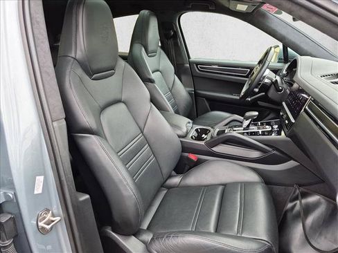 Used 2022 Porsche Cayenne GTS AWD/4WD image 23