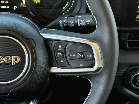 Used 2025 Jeep Wrangler Unlimited Sahara w/ Safety Group image 16