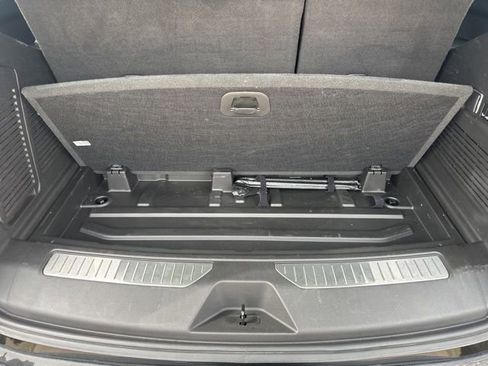 Used 2022 GMC Yukon Denali RWD image 32