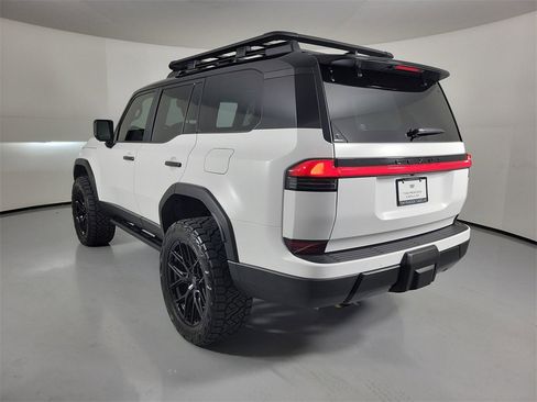 Used 2025 Lexus GX 550 image 3