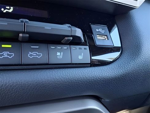 New 2025 Toyota Tundra Limited image 12