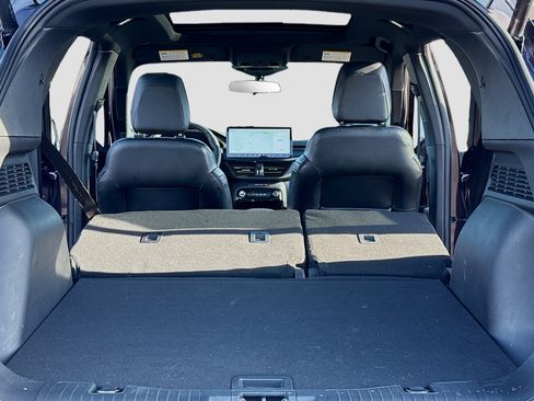 Certified 2023 Ford Escape ST-Line Select w/ Tech Pack #2 image 7