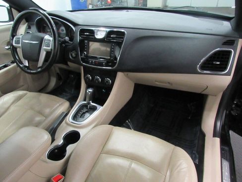 Used 2011 Chrysler 200 Limited FWD image 14