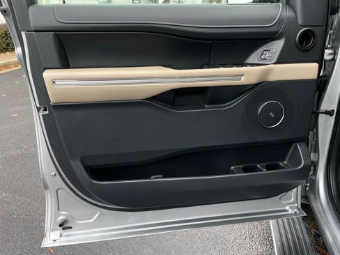 Used 2022 Ford Expedition Limited image 24