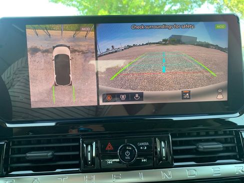 New 2026 Nissan Pathfinder SL w/ SL Premium Package FWD image 14