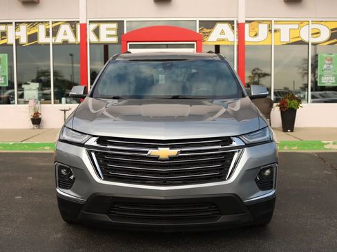 Used 2023 Chevrolet Traverse LT FWD image 2