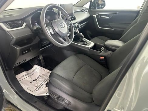 Used 2023 Toyota RAV4 XLE AWD/4WD image 17