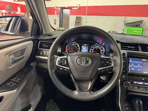 Used 2015 Toyota Camry XSE w/ Moonroof Package FWD image 9