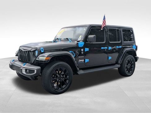 Used 2023 Jeep Wrangler Unlimited Sahara w/ Cold Weather Group AWD/4WD image 7