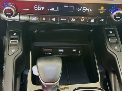 Used 2024 Kia Telluride EX w/ EX Captain's Chair Package image 22