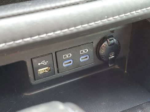 Used 2022 Toyota Highlander XLE AWD/4WD image 18