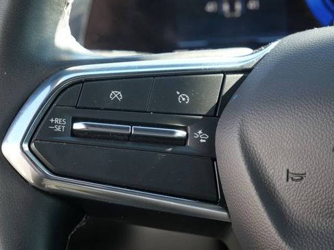 Used 2024 Chevrolet Equinox EV LT FWD image 23
