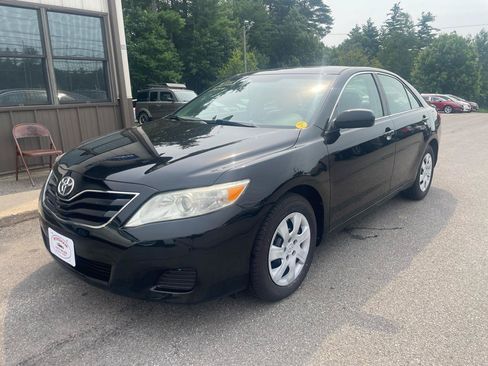 Used 2010 Toyota Camry LE FWD image 1