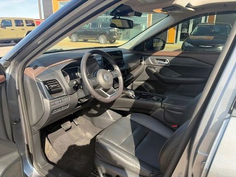 Used 2021 Nissan Rogue SL w/ Premium Package image 20