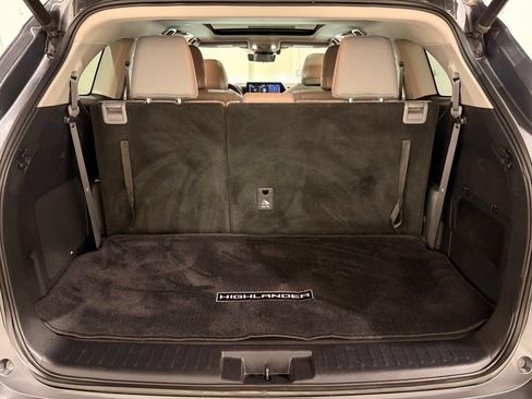 Used 2020 Toyota Highlander Platinum FWD image 11
