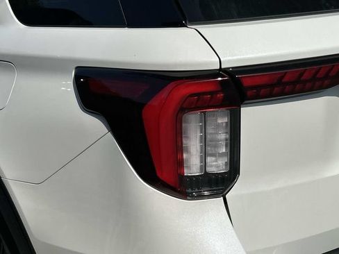 Used 2025 Ford Explorer ST AWD/4WD image 9