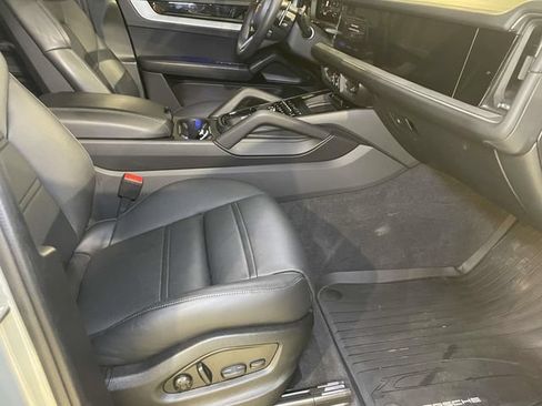 Certified 2025 Porsche Cayenne Coupe AWD/4WD image 23