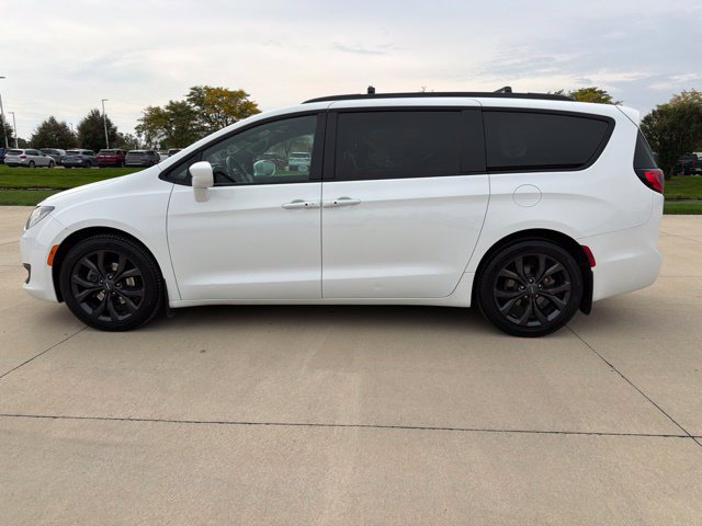 Used 2019 Chrysler Pacifica Touring Plus w/ S Appearance Package FWD image 10