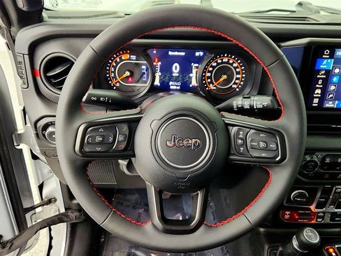Used 2024 Jeep Wrangler Unlimited Rubicon w/ Convenience Group image 13