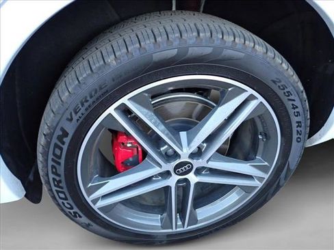 Used 2025 Audi Q5 e Premium Plus w/ Premium Plus Package image 7