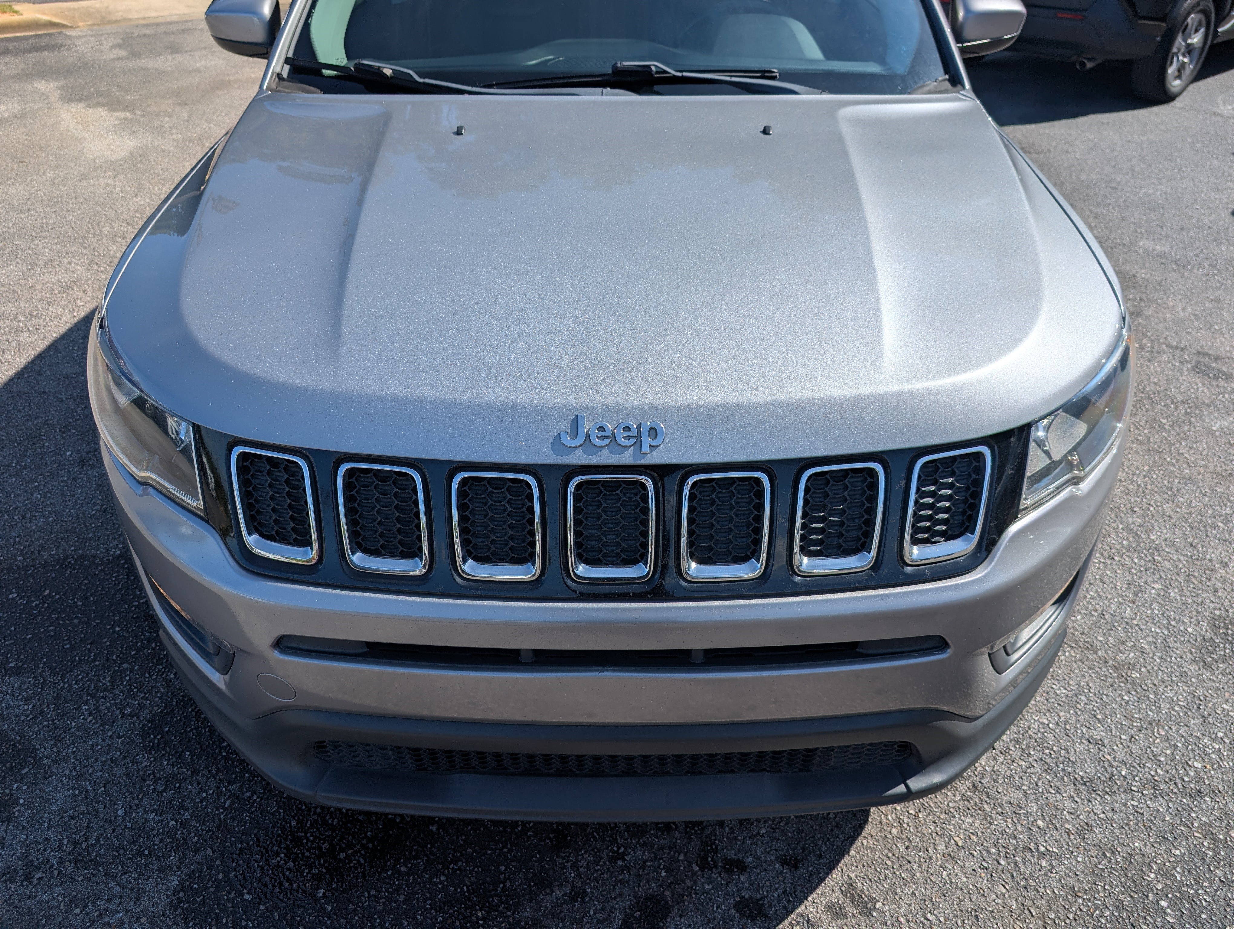 Used 2018 Jeep Compass Latitude FWD image 12