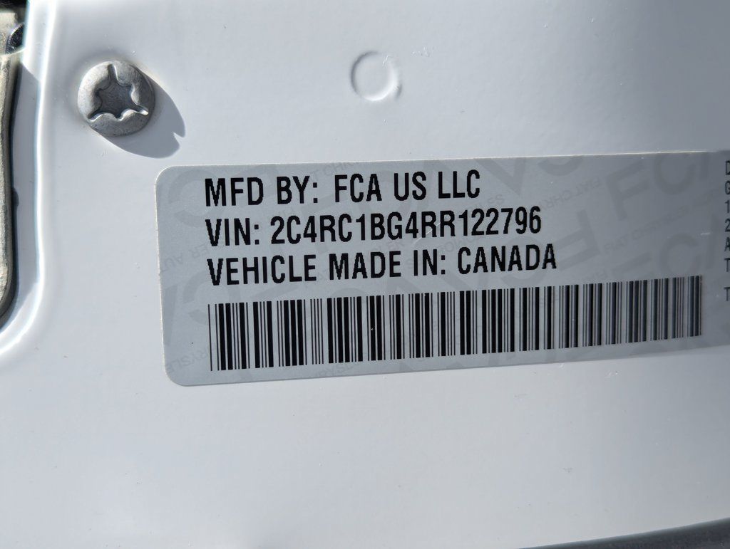 Used 2024 Chrysler Pacifica Touring-L FWD image 38